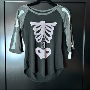 NWT Zoe + Liv Skeleton Tshirt size small